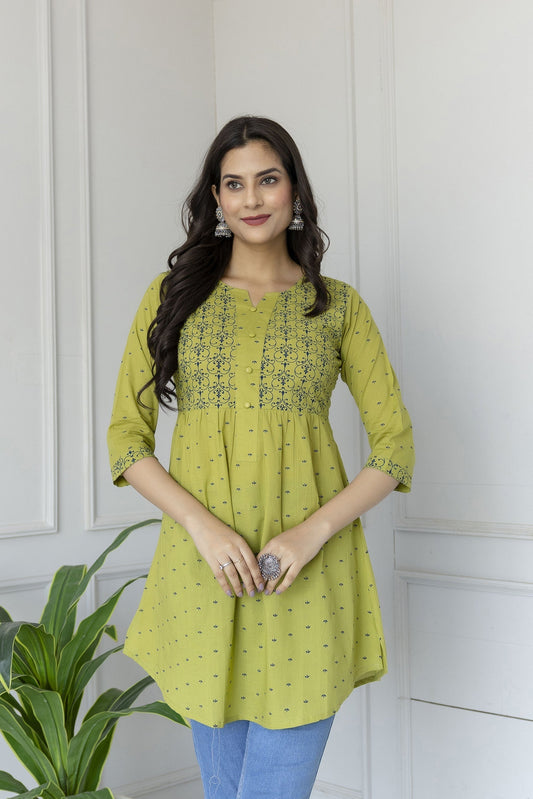 Women Green Printed 3/4Th Sleeve Cotton Tunic | LASVINI - Redefining Indian Fashion with Elegance
