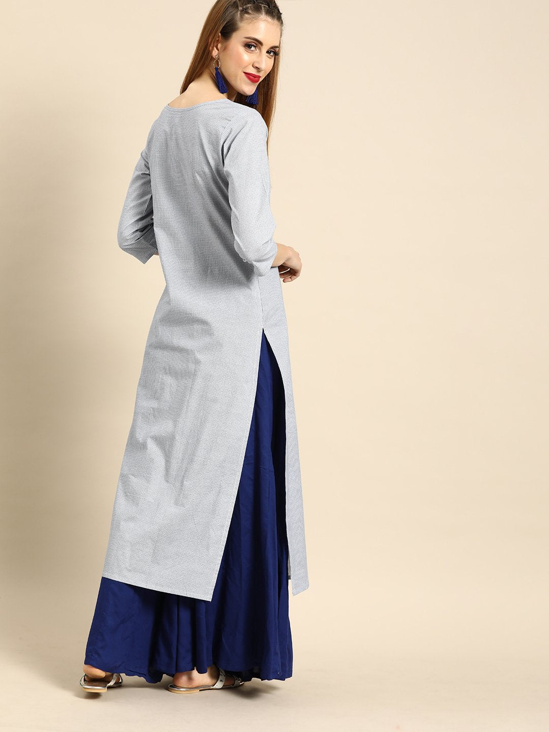 Women Grey & White Geomatric Printed Straight Kurta | LASVINI - Redefining Indian Fashion with Elegance