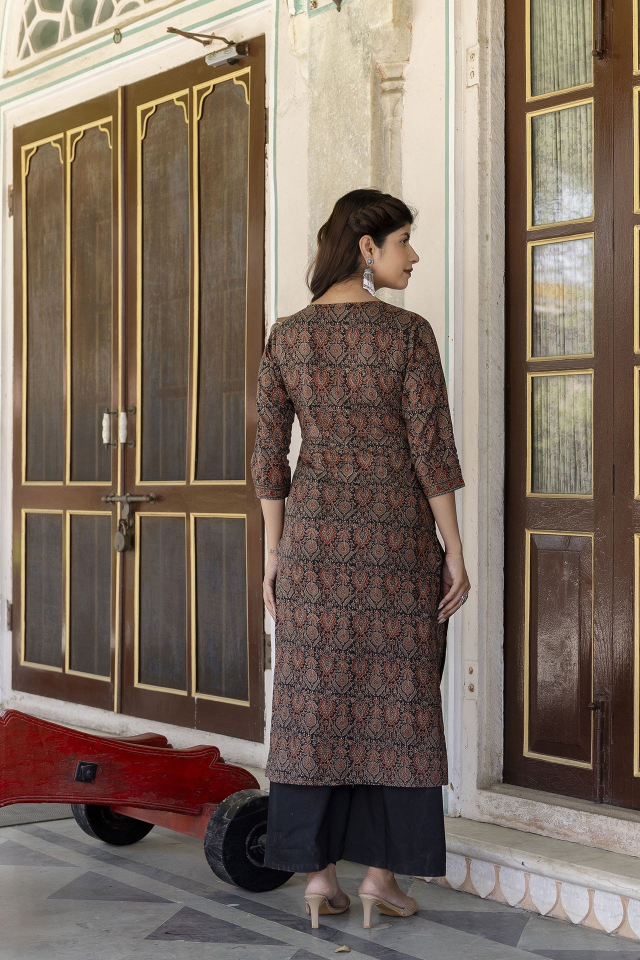 Women Multi Printed Straight Kurta With Three Quarter Sleeves | LASVINI - Redefining Indian Fashion with Elegance