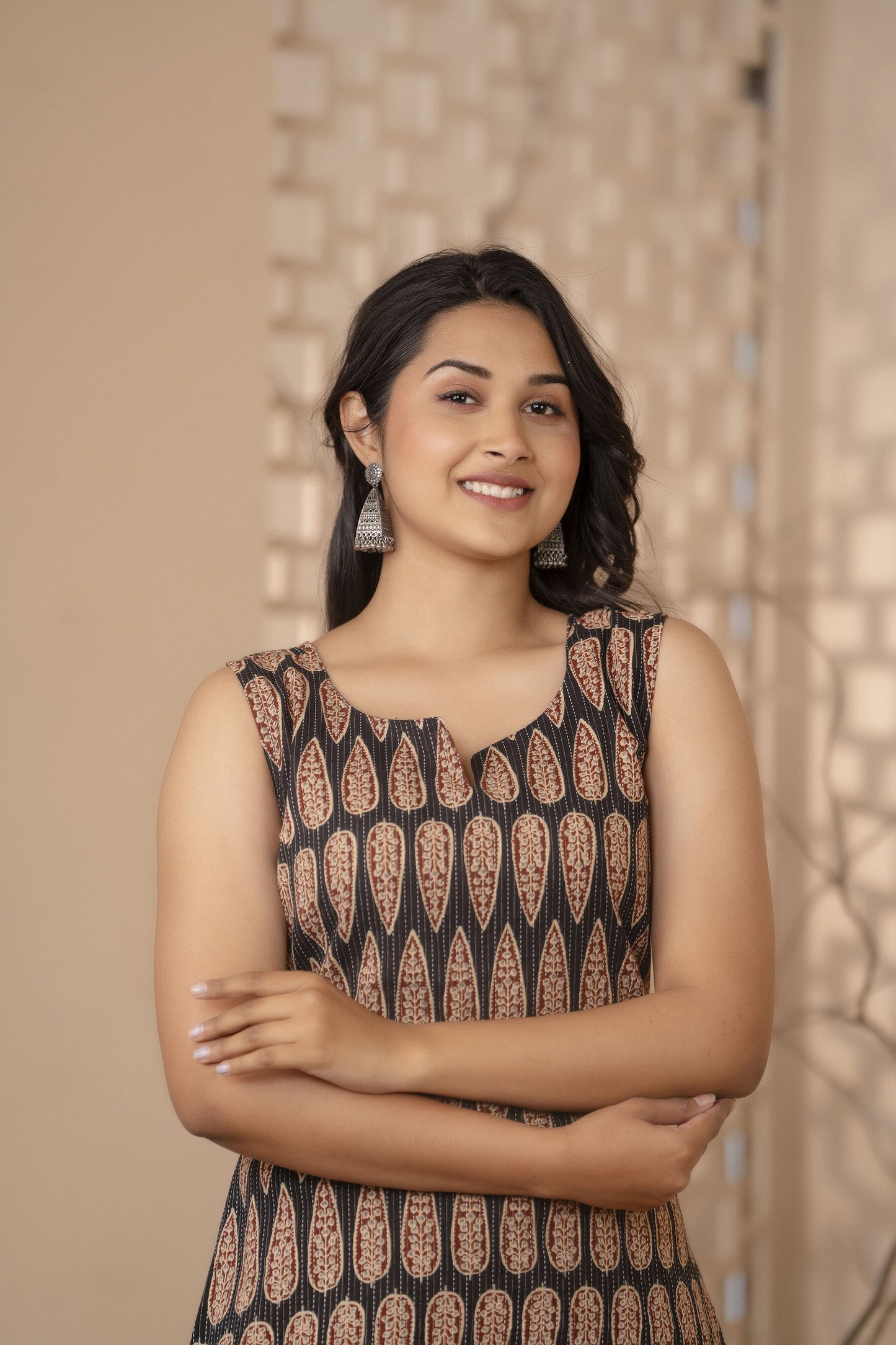 Women Black Printed Straight Sleeveless Kurta | LASVINI - Redefining Indian Fashion with Elegance