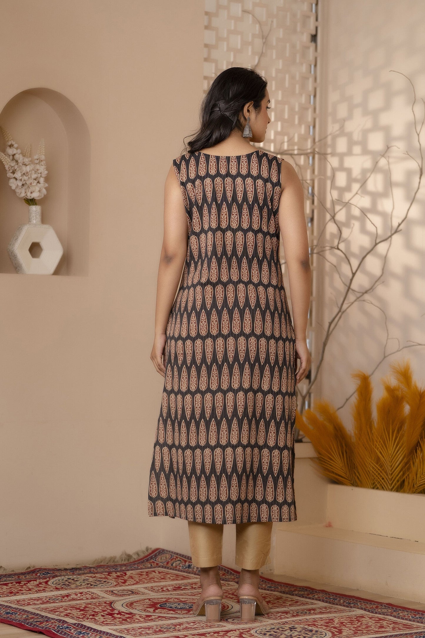 Women Black Printed Straight Sleeveless Kurta | LASVINI - Redefining Indian Fashion with Elegance