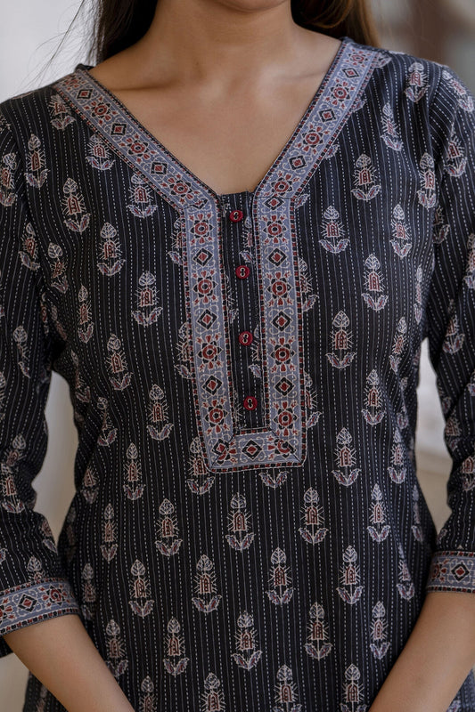 Women Black Printed Straight Kurta With Three Quarter Sleeves | LASVINI - Redefining Indian Fashion with Elegance
