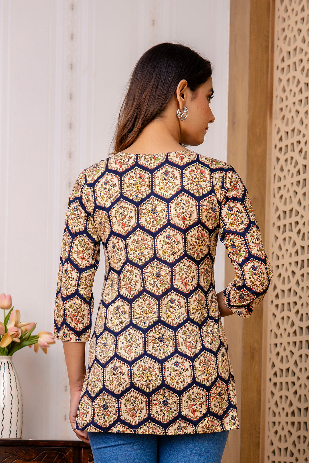 Women Black Printed Straight Tunic | LASVINI - Redefining Indian Fashion with Elegance