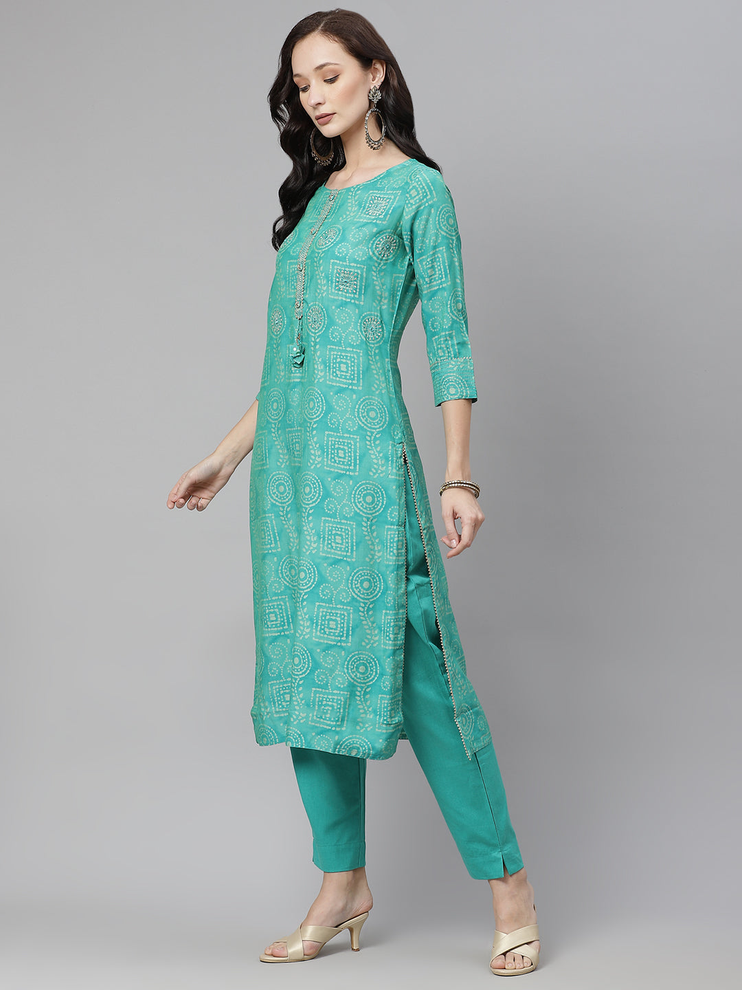 Women'S Green Muslin Straight Kurta With Pants | LASVINI - Redefining Indian Fashion with Elegance