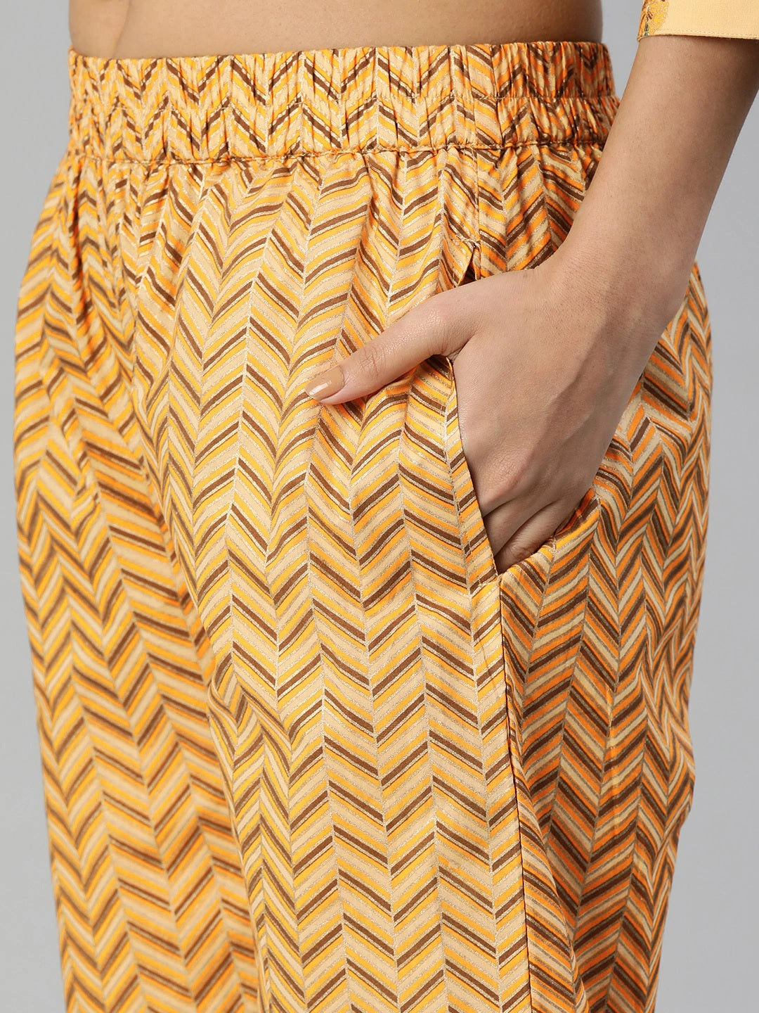 Women'S Yellow Flower Print Cotton Kurta Set | LASVINI - Redefining Indian Fashion with Elegance
