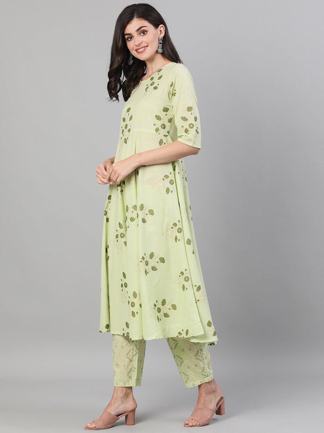 Women Green Three-Quarter Sleeves Straight Kurta With Palazzo And Dupatta With Pockets And Face Mask | LASVINI - Redefining Indian Fashion with Elegance