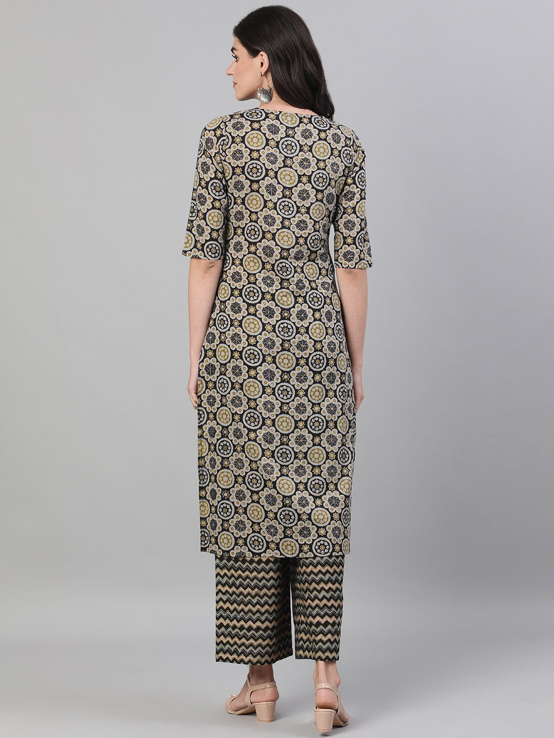 Women Black And Greenthree-Quarter Sleeves Straight Kurta With Palazzo With Pockets And Face Mask | LASVINI - Redefining Indian Fashion with Elegance