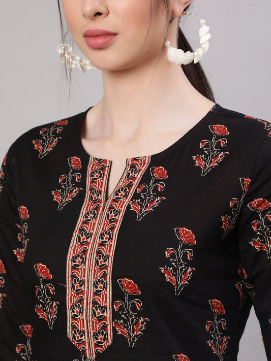 Women Black Straight Tunic With Three Quarter Sleeves | LASVINI - Redefining Indian Fashion with Elegance