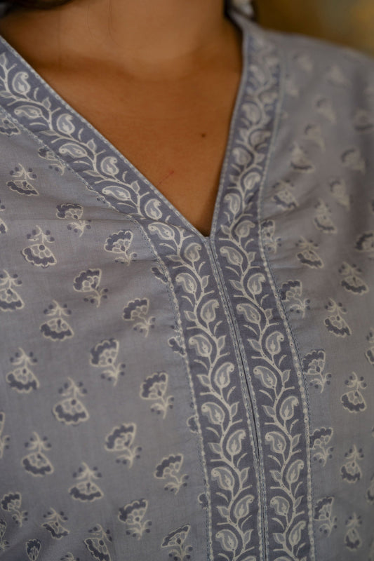 Women Purple Ethnic Printed Straight Kurta With Three Quarter Sleeves | LASVINI - Redefining Indian Fashion with Elegance