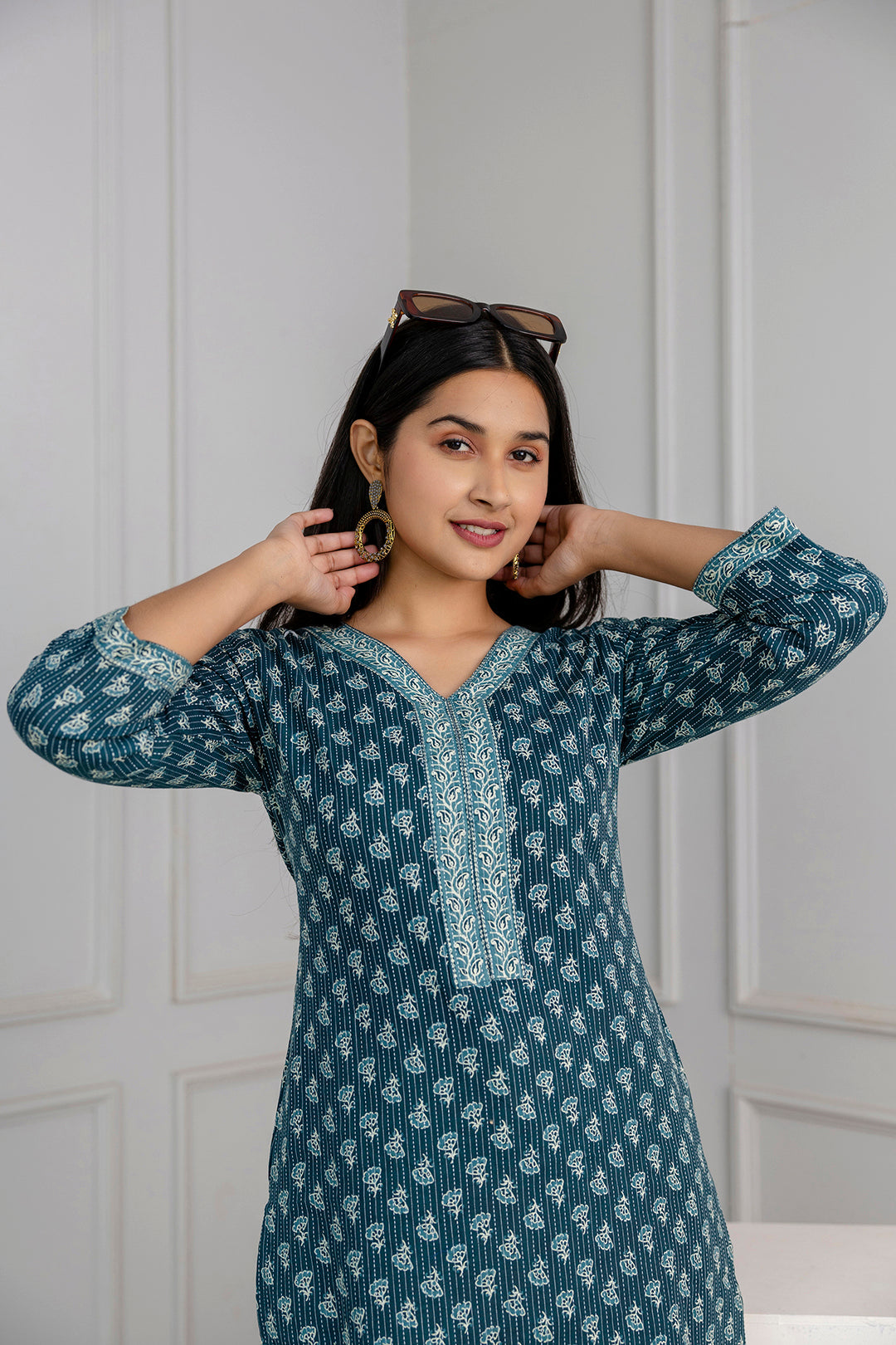 Green Printed Straight Kurta With Three Quarter Sleeves | LASVINI - Redefining Indian Fashion with Elegance