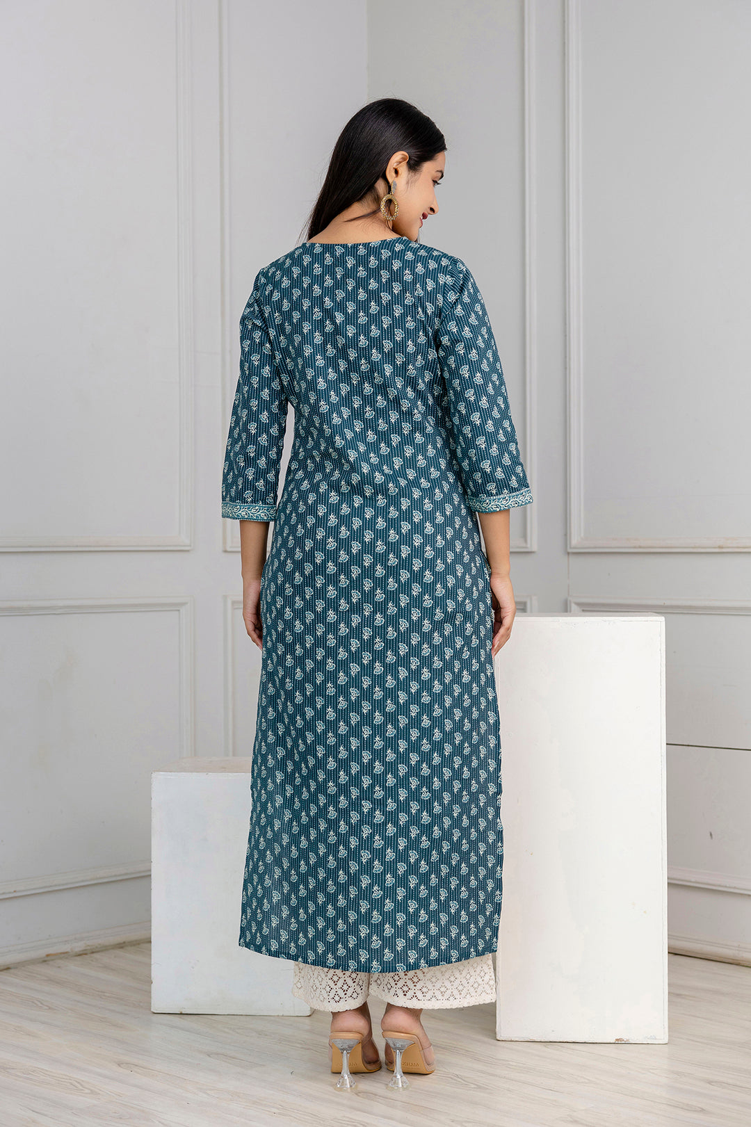 Green Printed Straight Kurta With Three Quarter Sleeves | LASVINI - Redefining Indian Fashion with Elegance