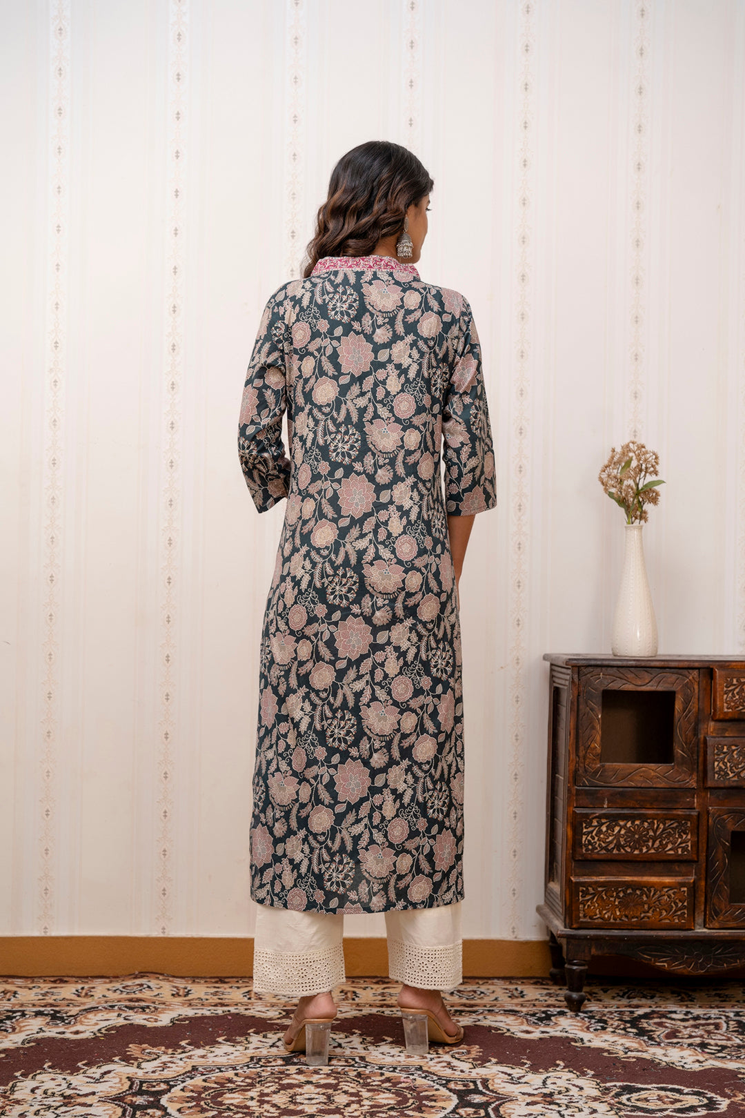 Women Green Printed Straight Kurta with Three Quarter Sleeves | LASVINI - Redefining Indian Fashion with Elegance