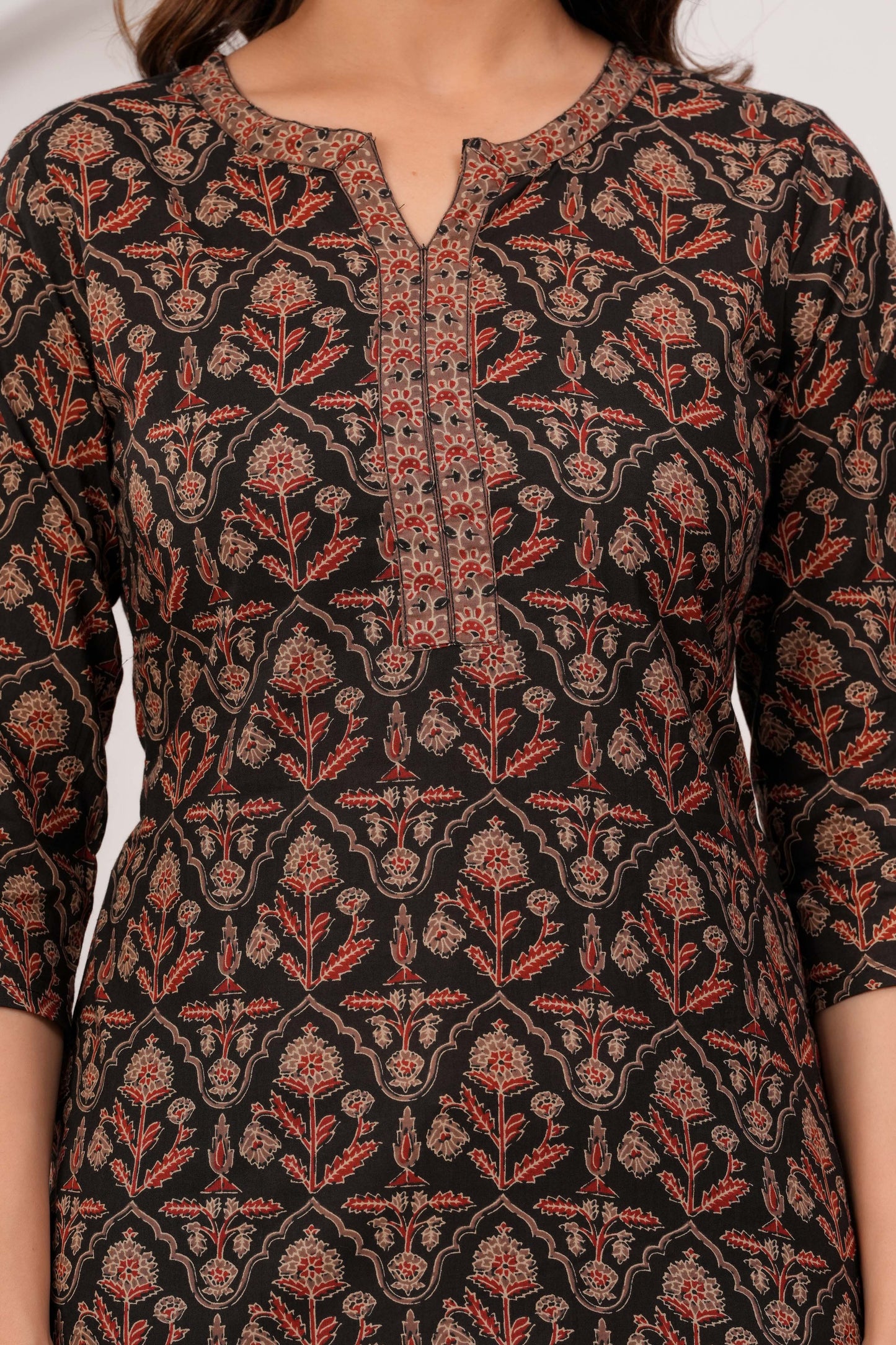 Women Black Printed Straight Tunic | LASVINI - Redefining Indian Fashion with Elegance