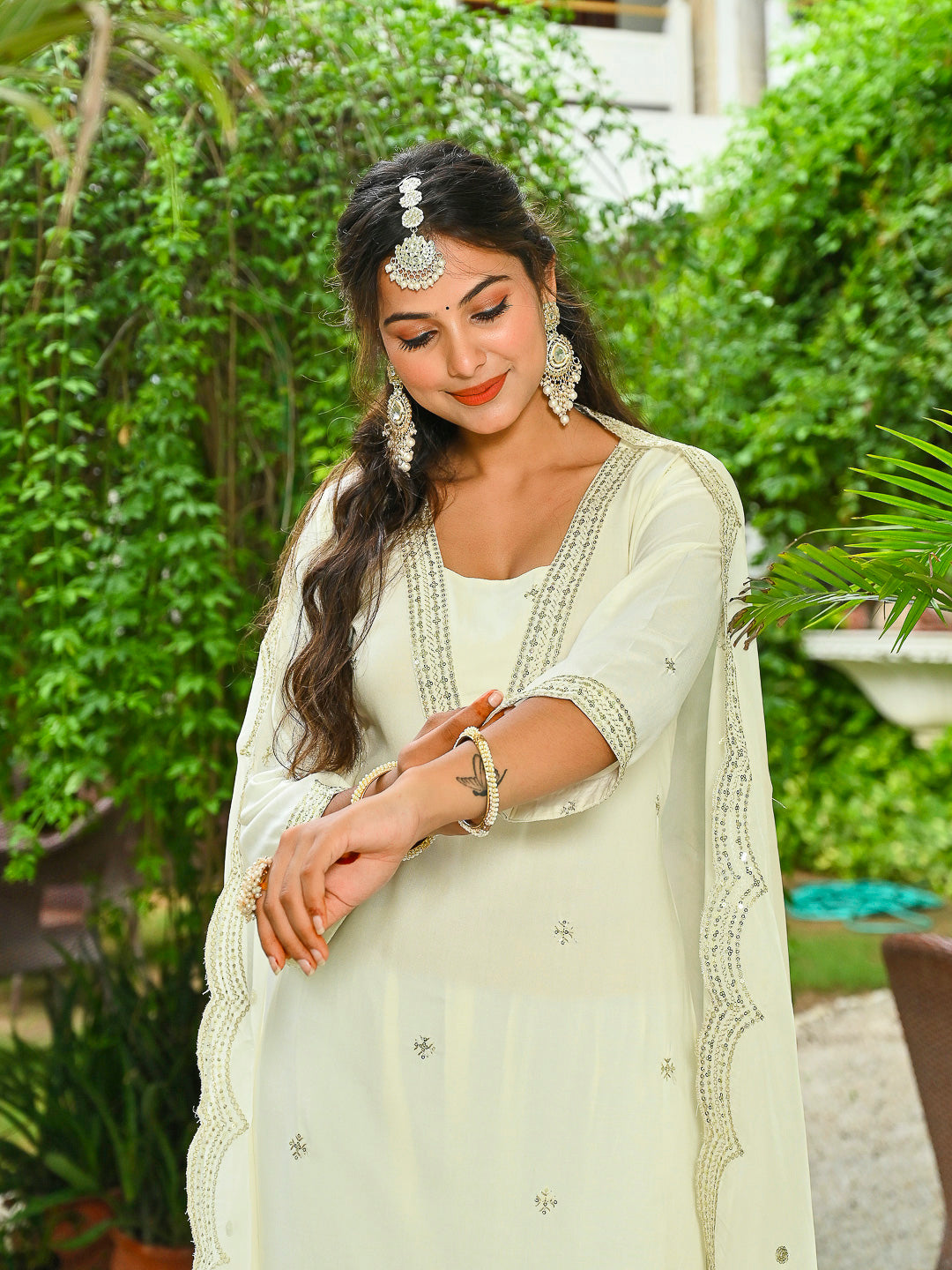 Off White Embroidered Kurta Set | LASVINI - Redefining Indian Fashion with Elegance