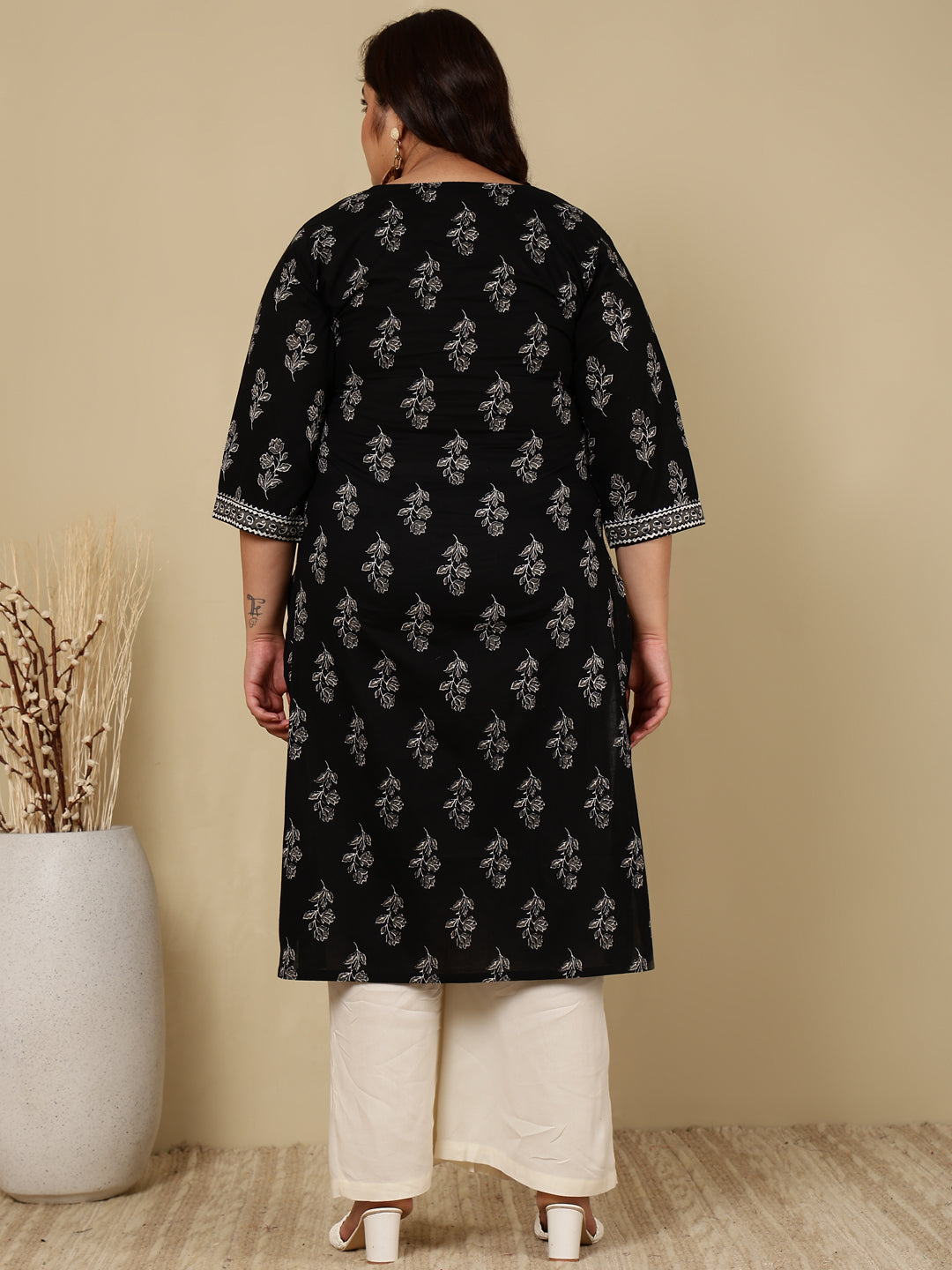 Plus Size Black Printed Straight Kurta For Women | LASVINI - Redefining Indian Fashion with Elegance