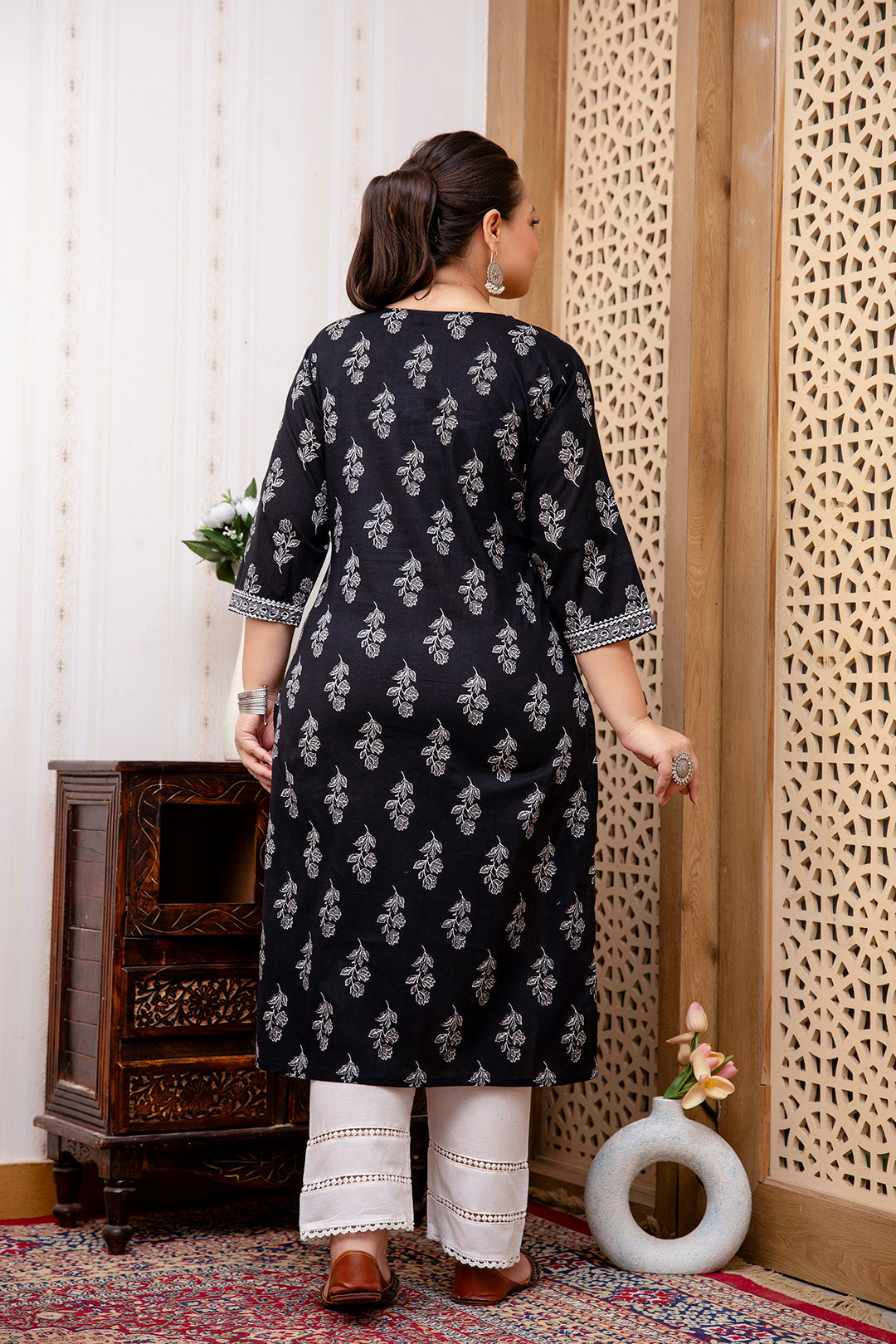 Plus Size Black Printed Straight Kurta For Women | LASVINI - Redefining Indian Fashion with Elegance