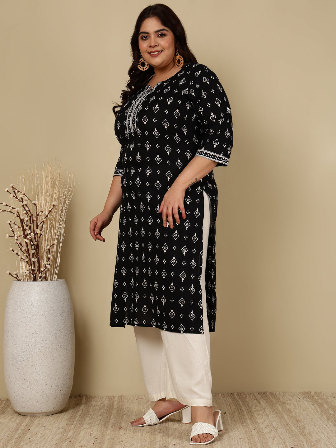 Plus Size Black Printed Straight Kurta For Women | LASVINI - Redefining Indian Fashion with Elegance