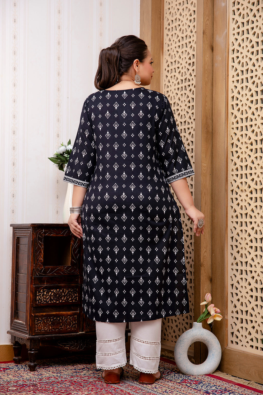 Plus Size Black Printed Straight Kurta For Women | LASVINI - Redefining Indian Fashion with Elegance