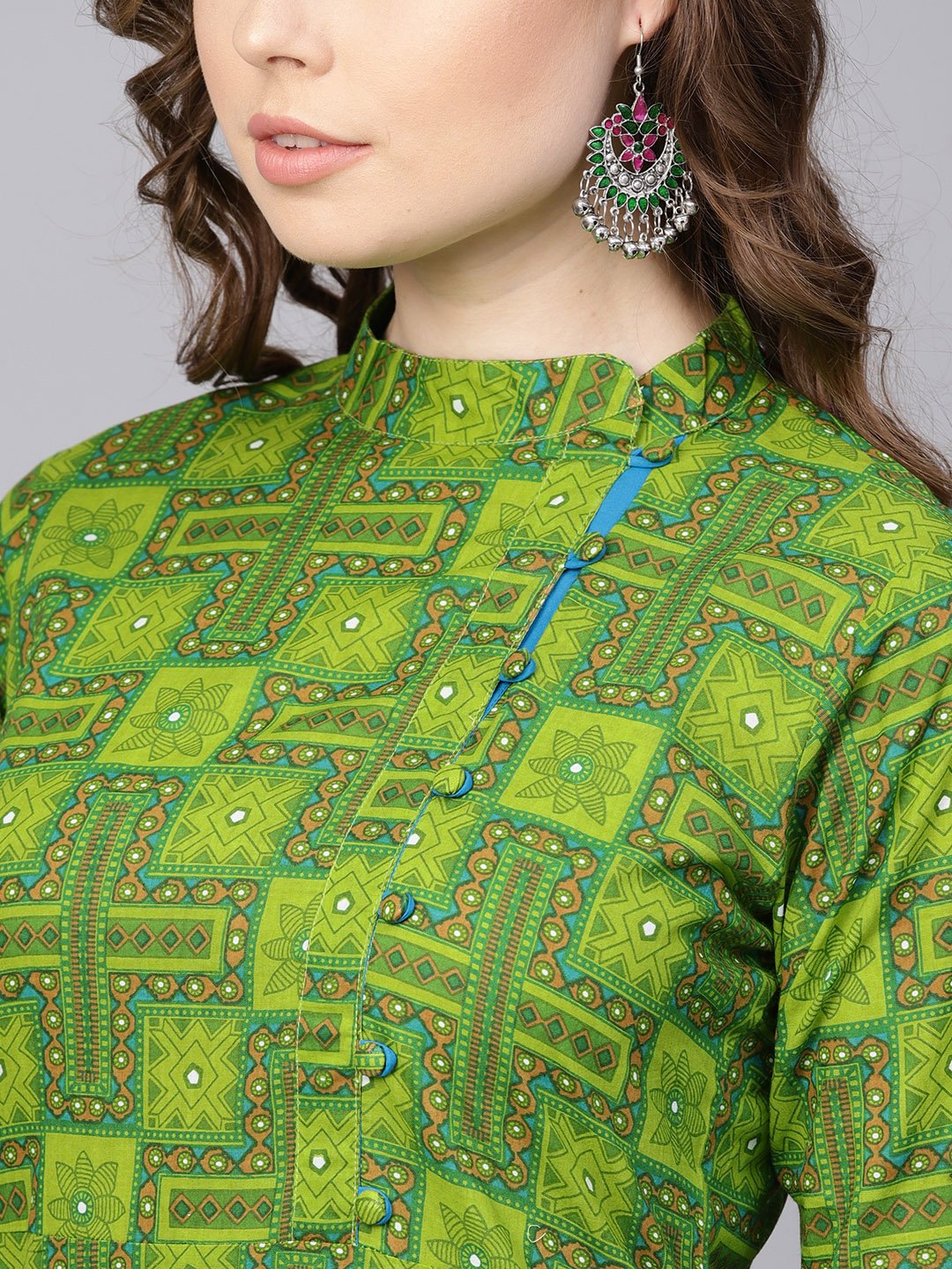 Green Geometric Printed With Closed Collar And Side Placket | LASVINI - Redefining Indian Fashion with Elegance