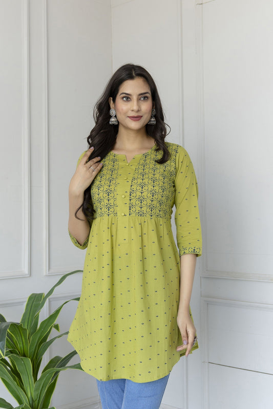 Women Green Printed 3/4Th Sleeve Cotton Tunic | LASVINI - Redefining Indian Fashion with Elegance