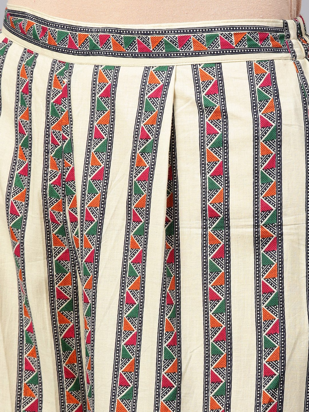 Solid Green Kurta Set With Geometric Printed Sharara | LASVINI - Redefining Indian Fashion with Elegance