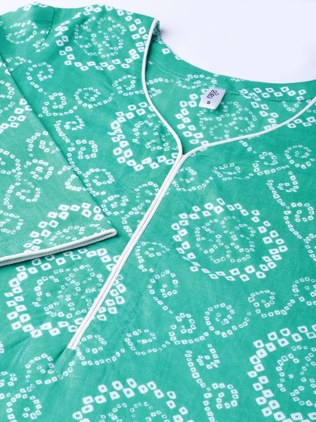 Women Green & White Printed Straight Kurta | LASVINI - Redefining Indian Fashion with Elegance