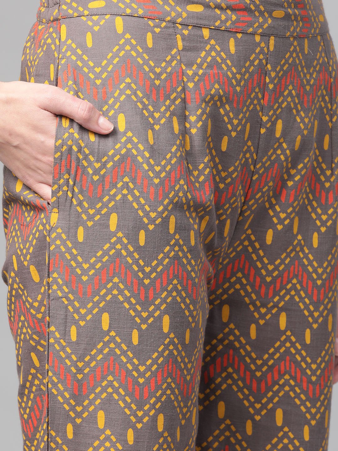 Women Green & Red Straight Geometric Printed Kurta And Palazzos Set | LASVINI - Redefining Indian Fashion with Elegance