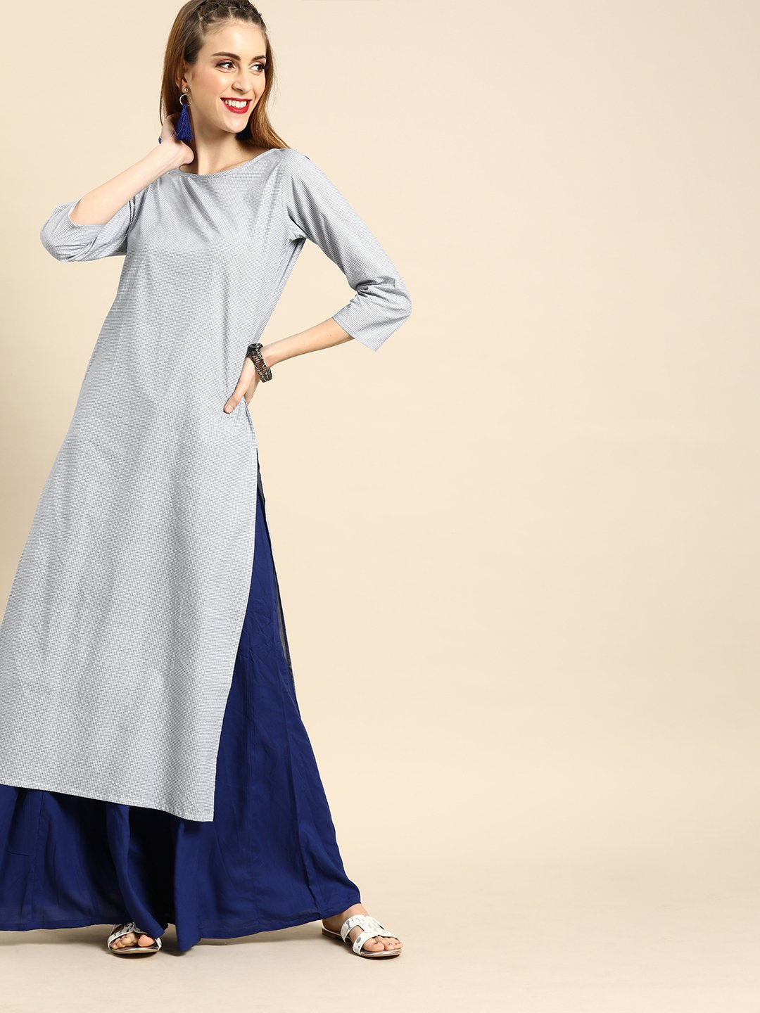 Women Grey & White Geomatric Printed Straight Kurta | LASVINI - Redefining Indian Fashion with Elegance