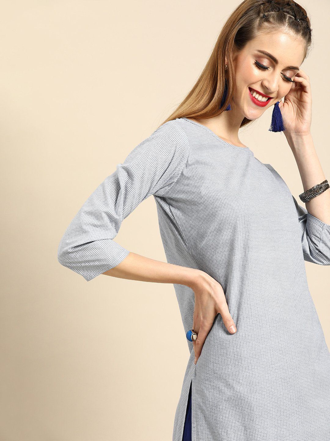 Women Grey & White Geomatric Printed Straight Kurta | LASVINI - Redefining Indian Fashion with Elegance