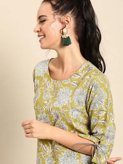 Women Green Calf Length Three-Quarter Sleeves Straight Floral Printed Cotton Kurta | LASVINI - Redefining Indian Fashion with Elegance