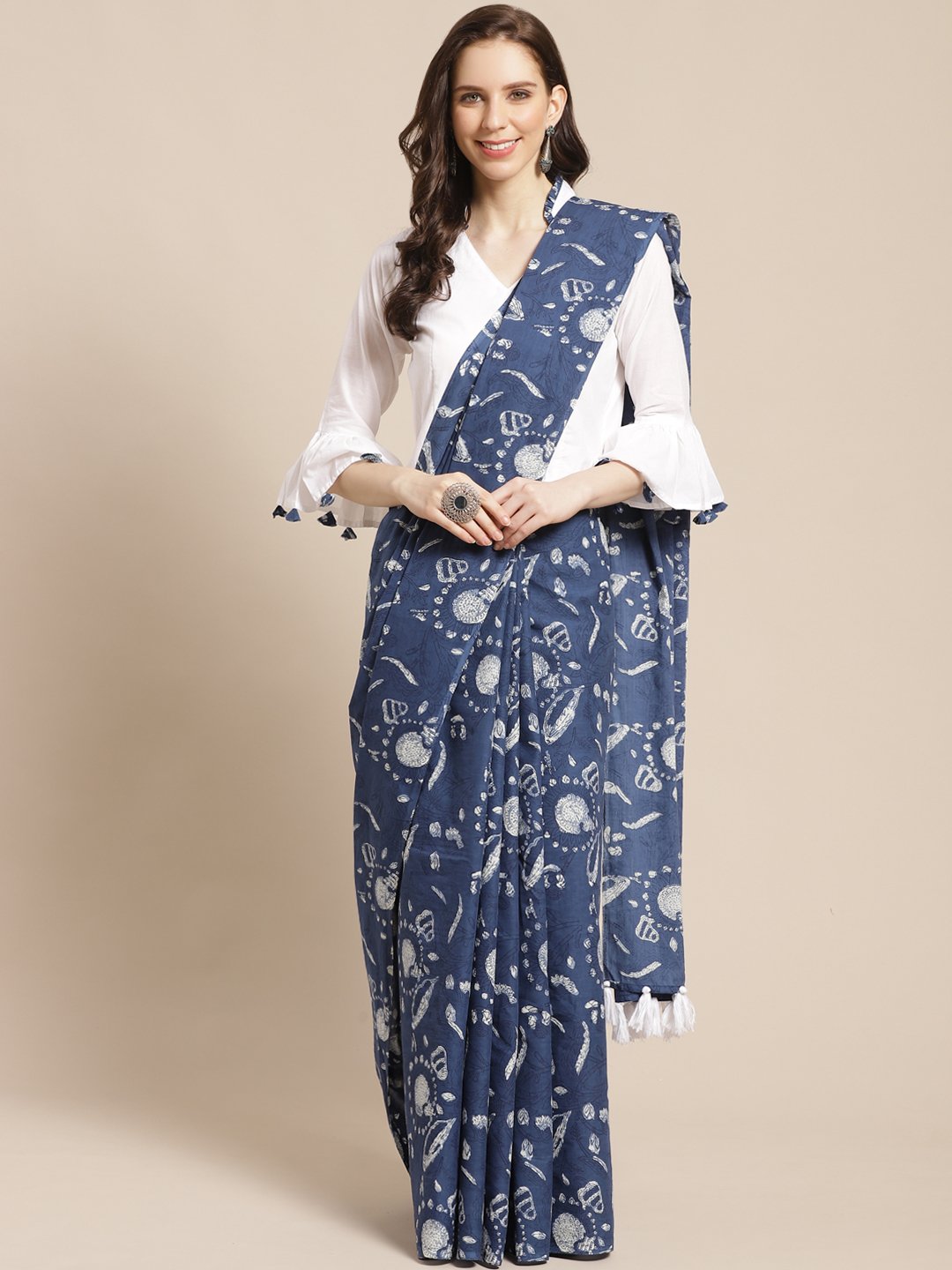 Women White Printed Saree With Solid White 3/4Th Sleeve Bell Sleeve Blouse | LASVINI - Redefining Indian Fashion with Elegance