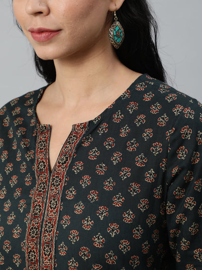 Women Green Printed Tunic With Three Quarter Sleeves | LASVINI - Redefining Indian Fashion with Elegance