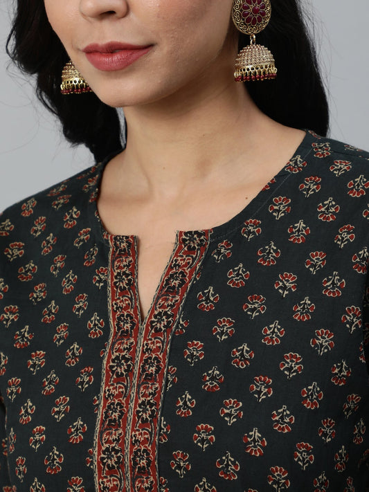 Women Green Ethnic Printed Straight Kurta With Three Quarter Sleeves | LASVINI - Redefining Indian Fashion with Elegance