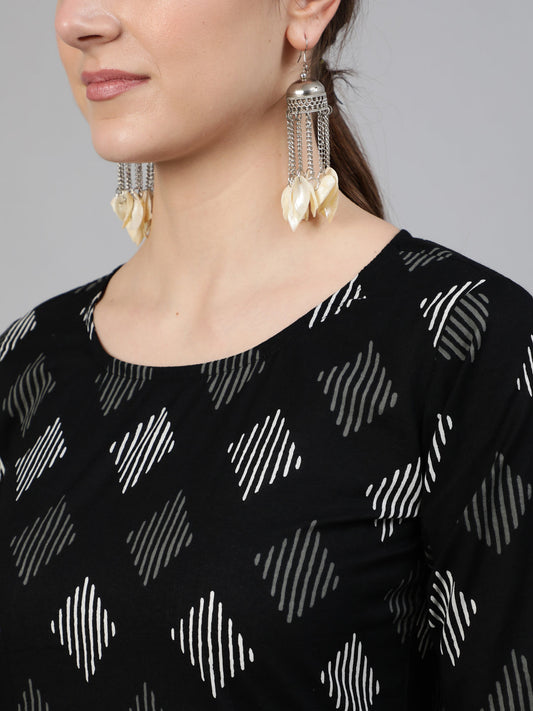 Women Black Geometric Printed Straight Kurta With Three Quarter Sleeves | LASVINI - Redefining Indian Fashion with Elegance