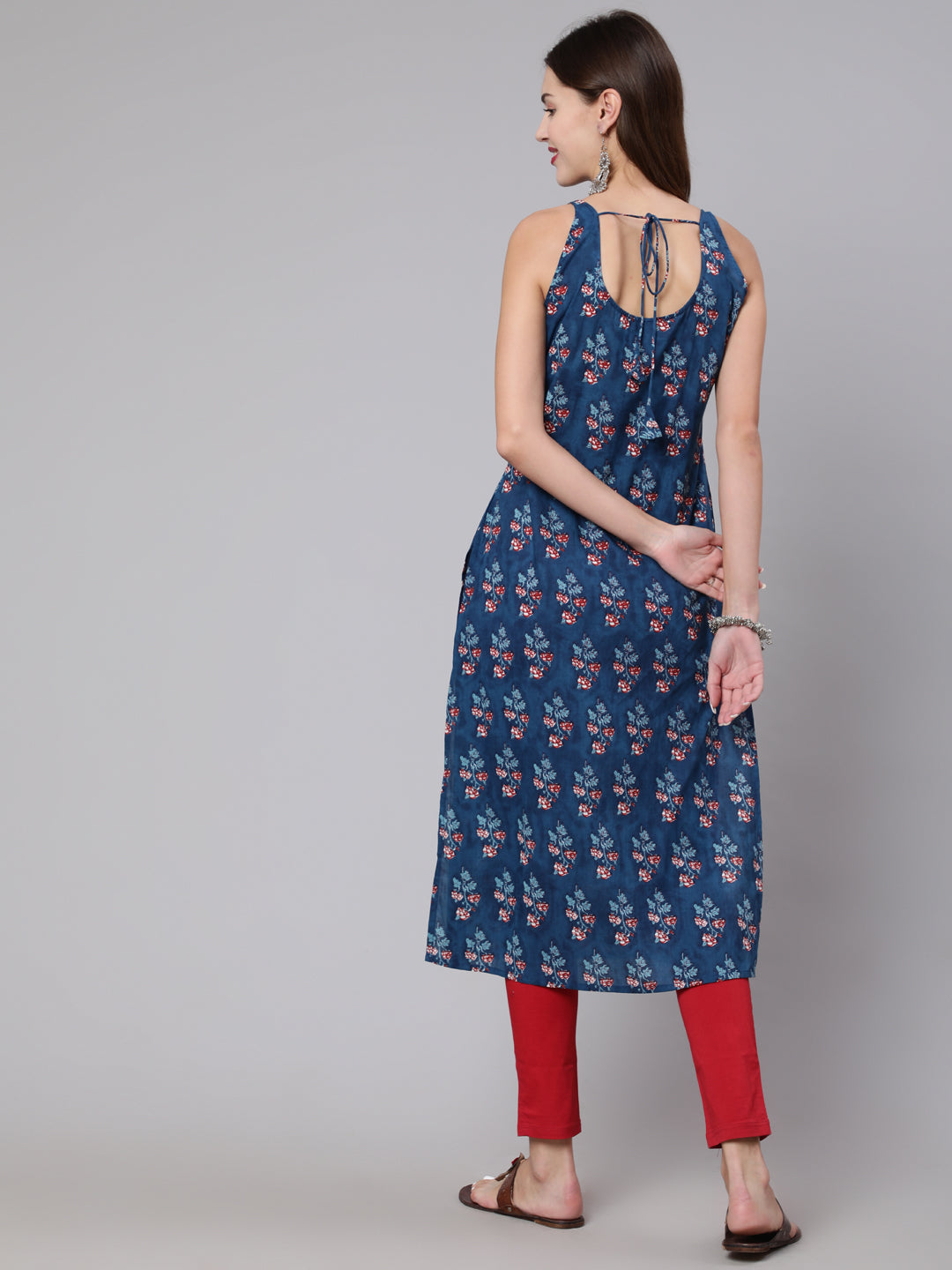 Women Blue Floral Printed Straight Sleeveless Kurta | LASVINI - Redefining Indian Fashion with Elegance