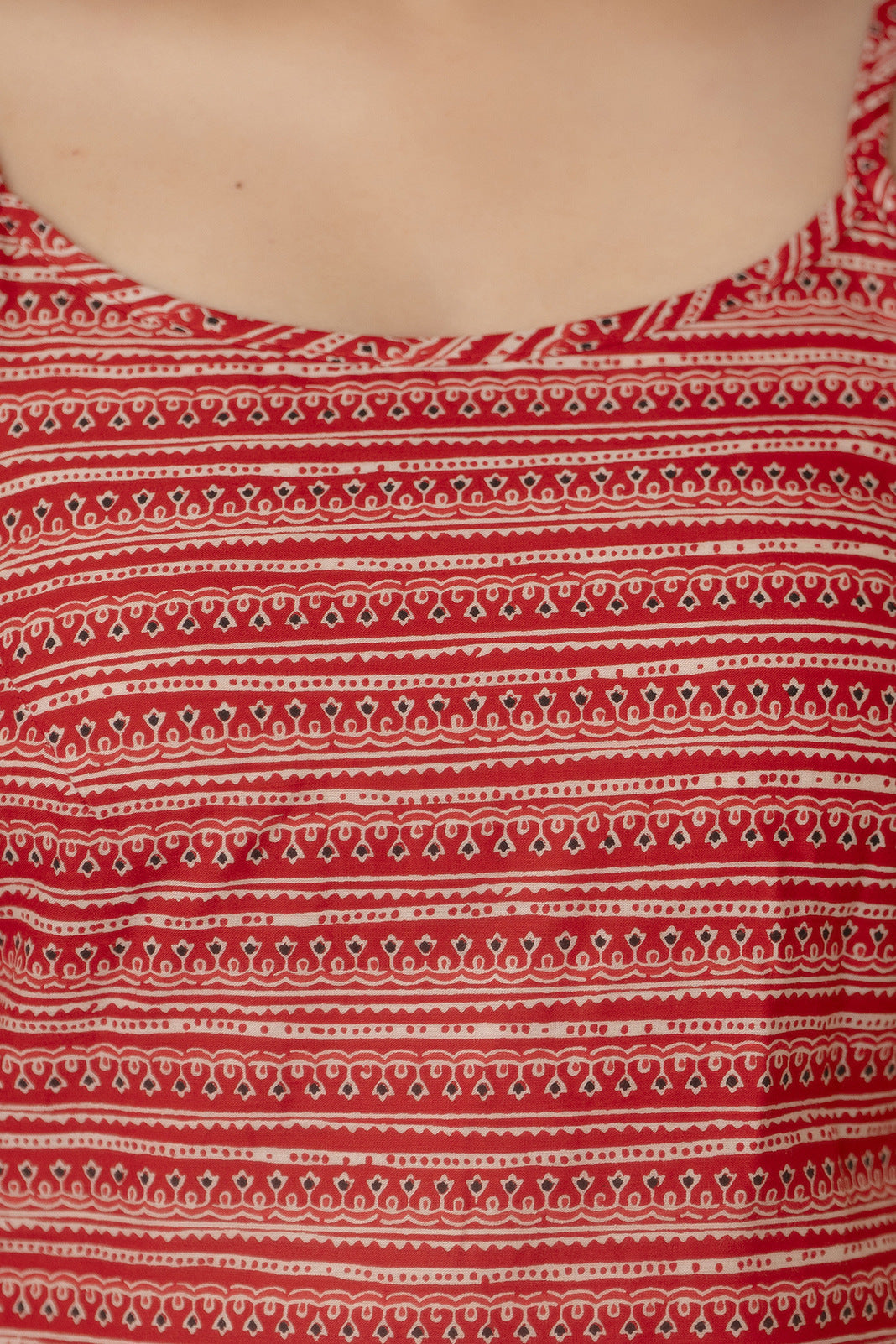 Women Red Geometric Printed Straight Sleeveless Kurta | LASVINI - Redefining Indian Fashion with Elegance
