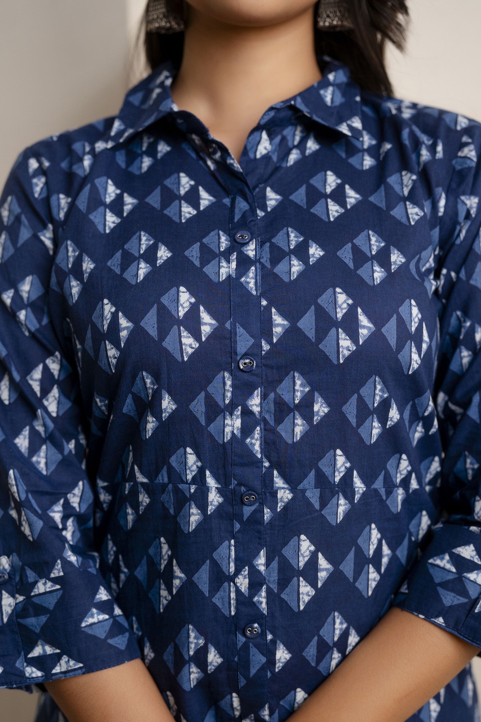 Women Blue Geometric Printed Straight Kurta With Three Quarter Sleeves | LASVINI - Redefining Indian Fashion with Elegance