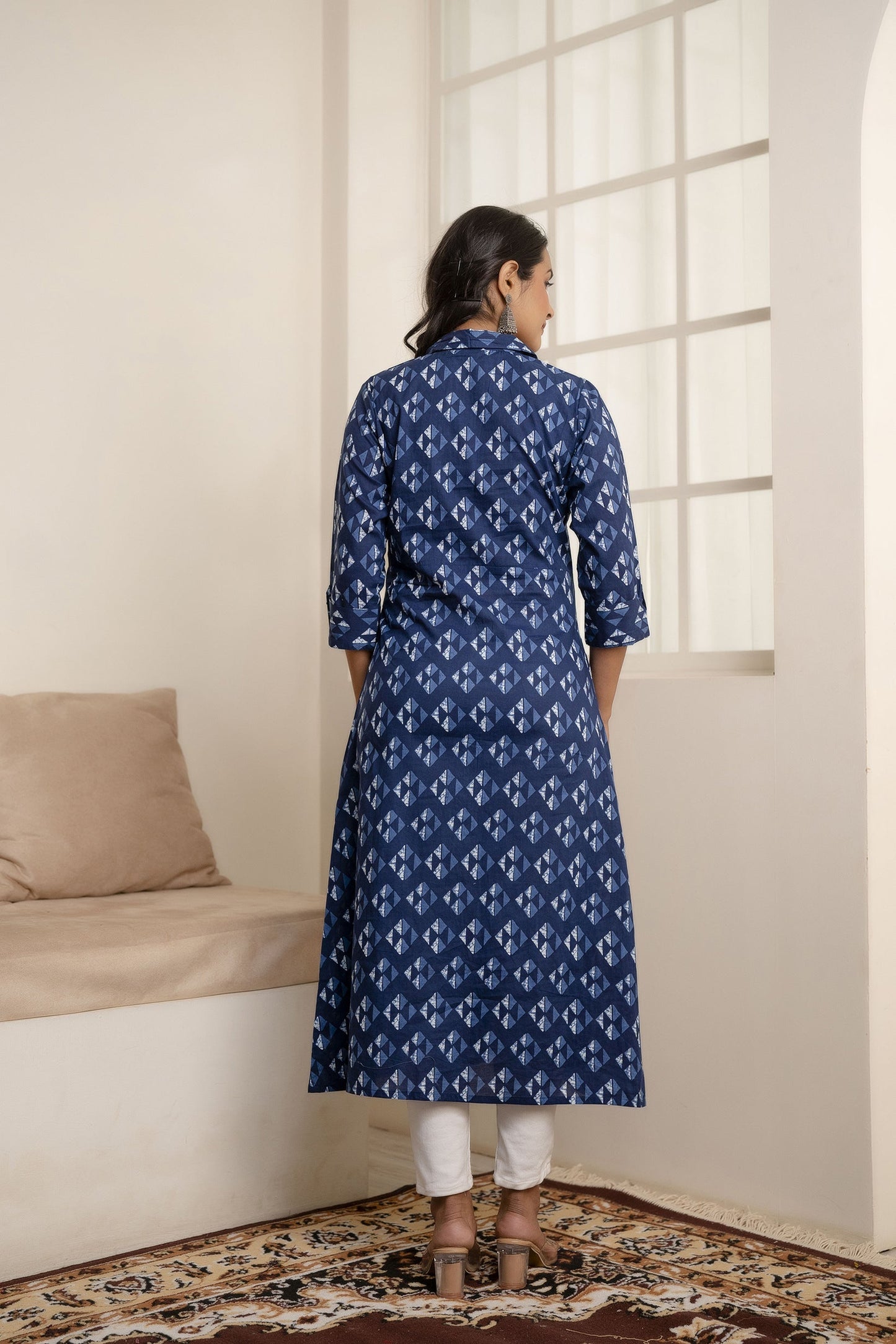 Women Blue Geometric Printed Straight Kurta With Three Quarter Sleeves | LASVINI - Redefining Indian Fashion with Elegance