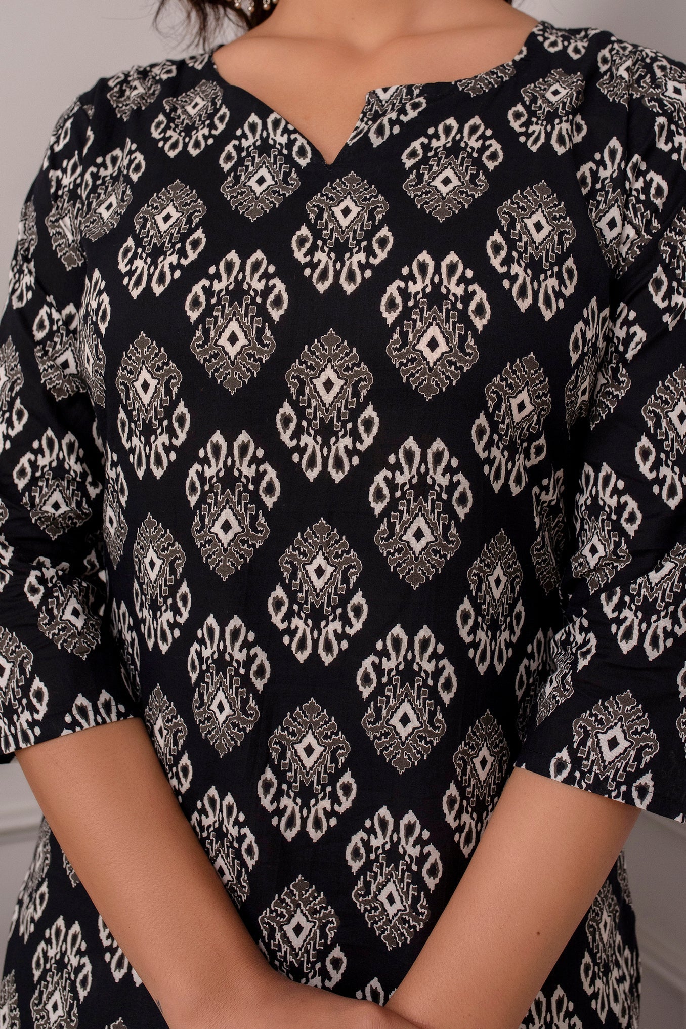 Women Black Printed Straight Kurta With Three Quarter Sleeves | LASVINI - Redefining Indian Fashion with Elegance