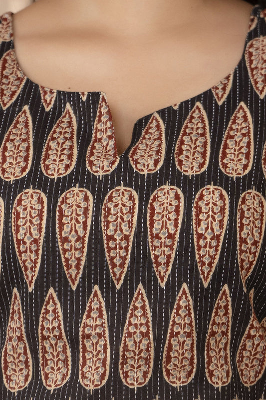 Women Black Printed Straight Sleeveless Kurta | LASVINI - Redefining Indian Fashion with Elegance