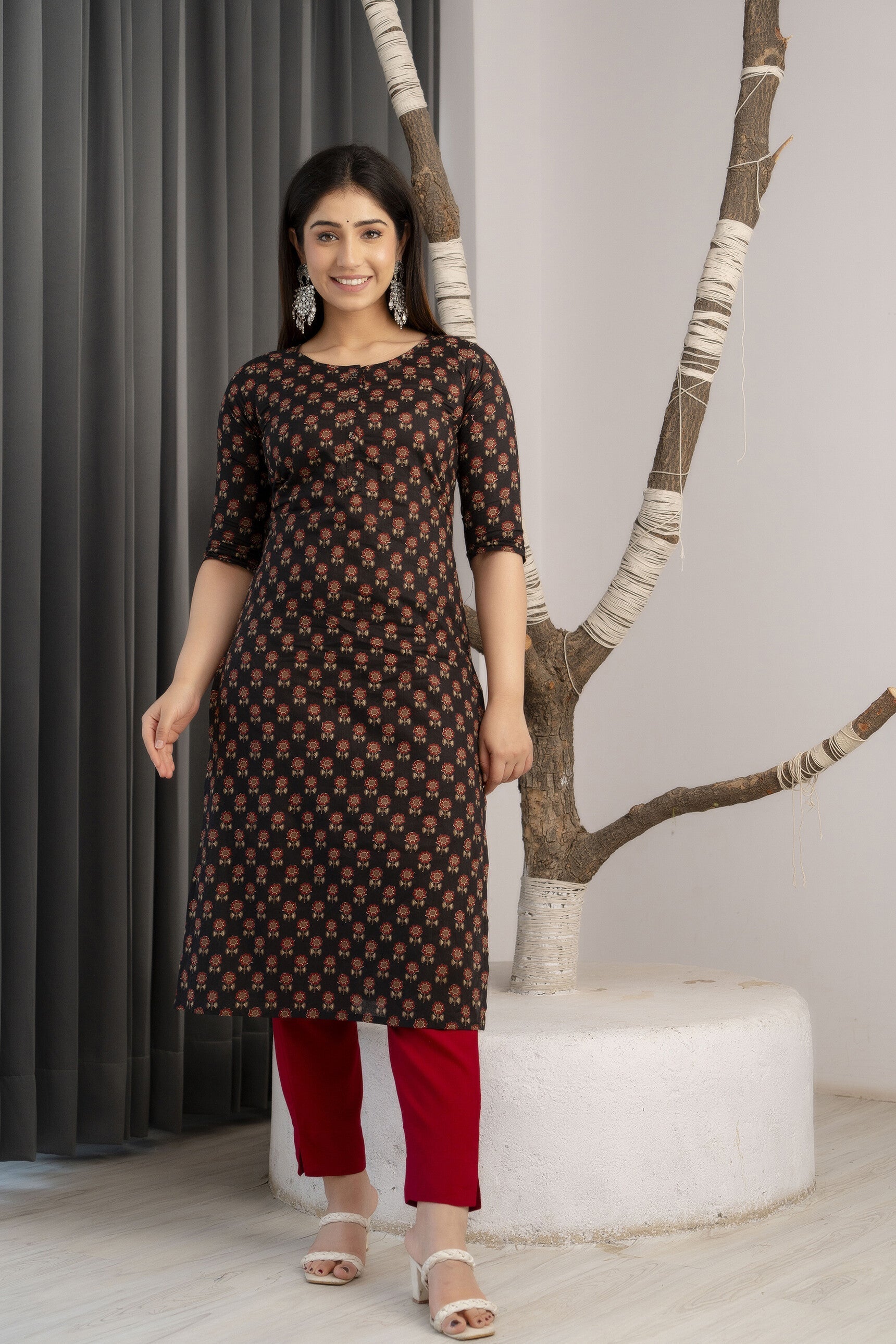Women Black Printed Straight Kurta With Three Quarter Sleeves | LASVINI - Redefining Indian Fashion with Elegance