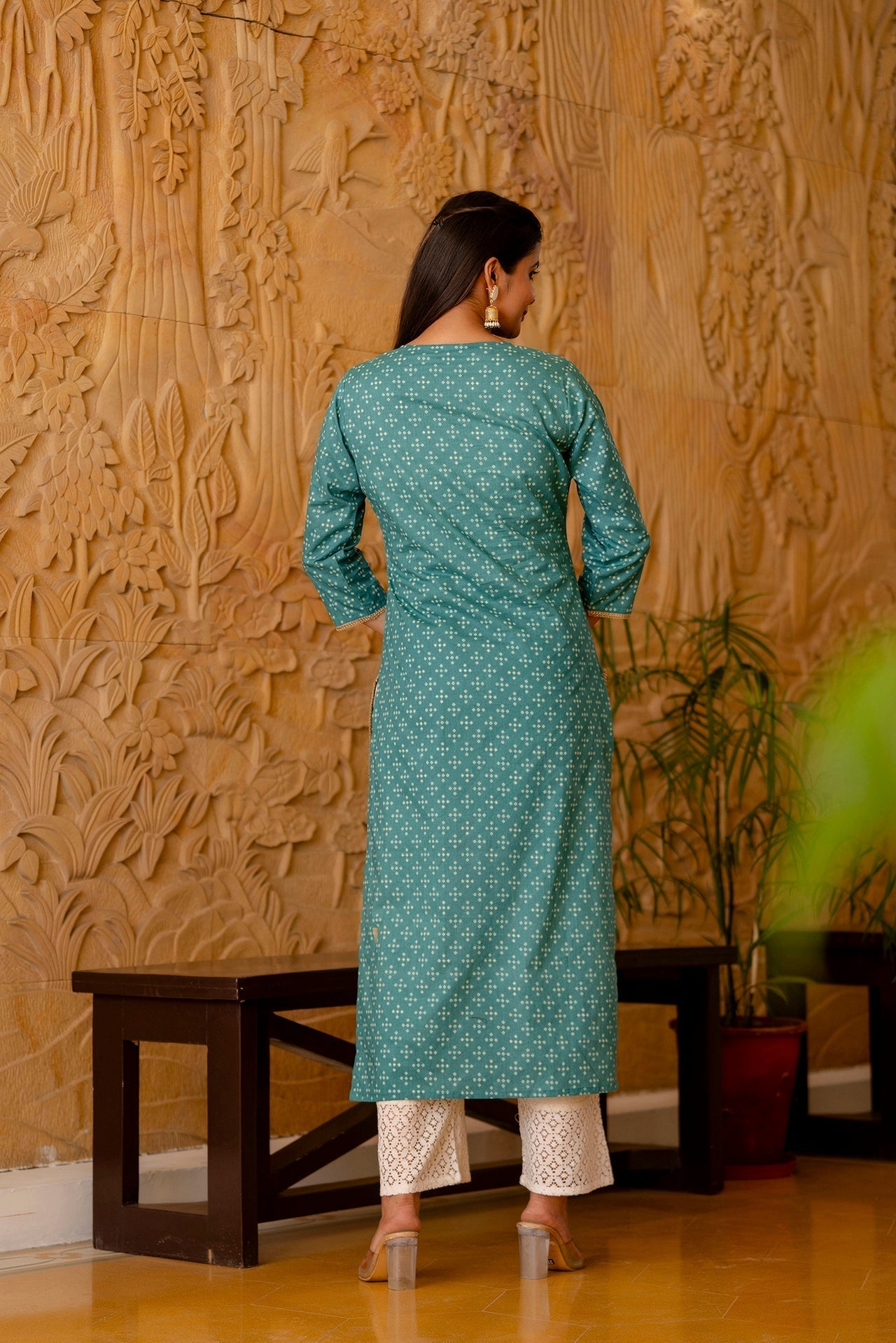 Women Green Bandhani Printed Straight Kurta | LASVINI - Redefining Indian Fashion with Elegance