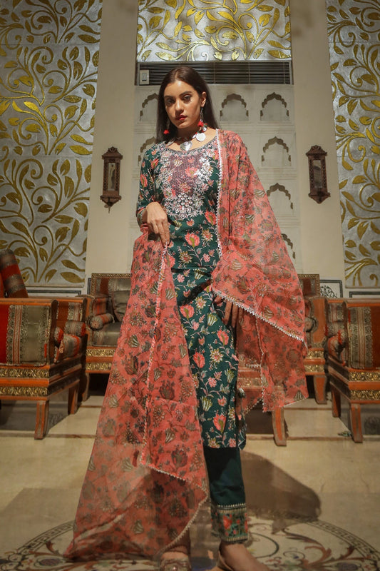 Women'S Green Floral Printed Kurta Pant Set With Dupatta | LASVINI - Redefining Indian Fashion with Elegance
