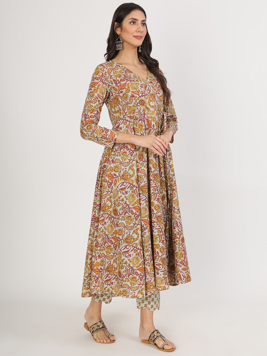 Green Floral Print Cotton Kurta Pants Set For Women | LASVINI - Redefining Indian Fashion with Elegance
