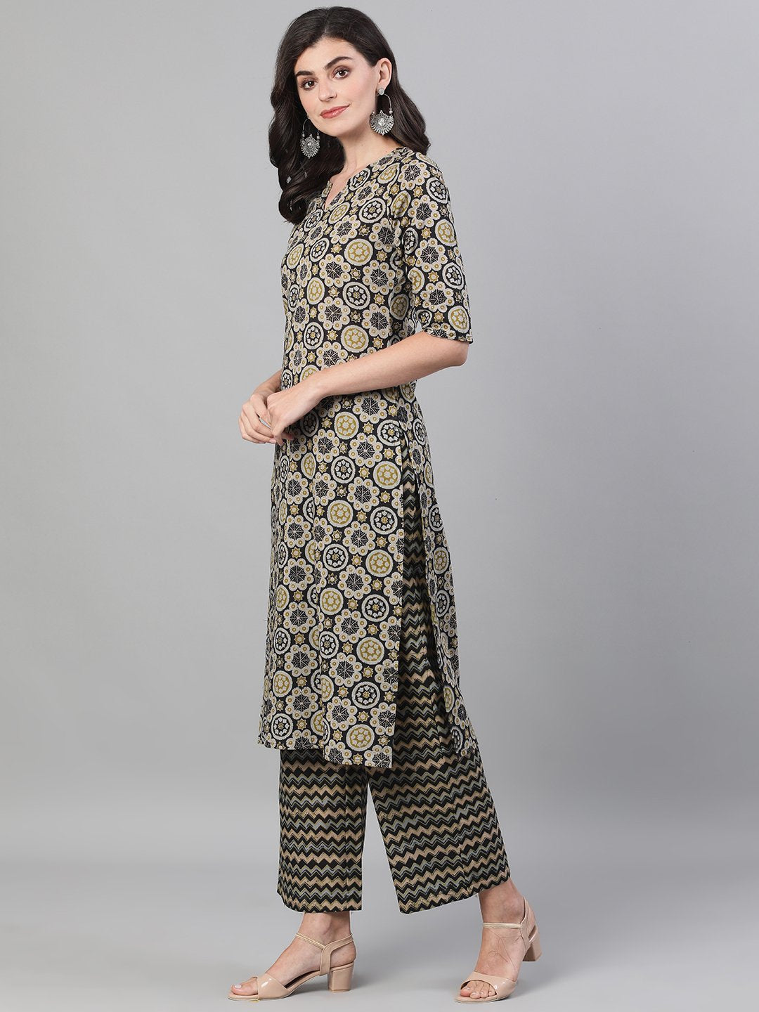 Women Black And Greenthree-Quarter Sleeves Straight Kurta With Palazzo With Pockets And Face Mask | LASVINI - Redefining Indian Fashion with Elegance
