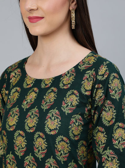 Women Dark Green & Gold Printed Straight Kurta With Round Neck & Three Qauter Sleeves | LASVINI - Redefining Indian Fashion with Elegance