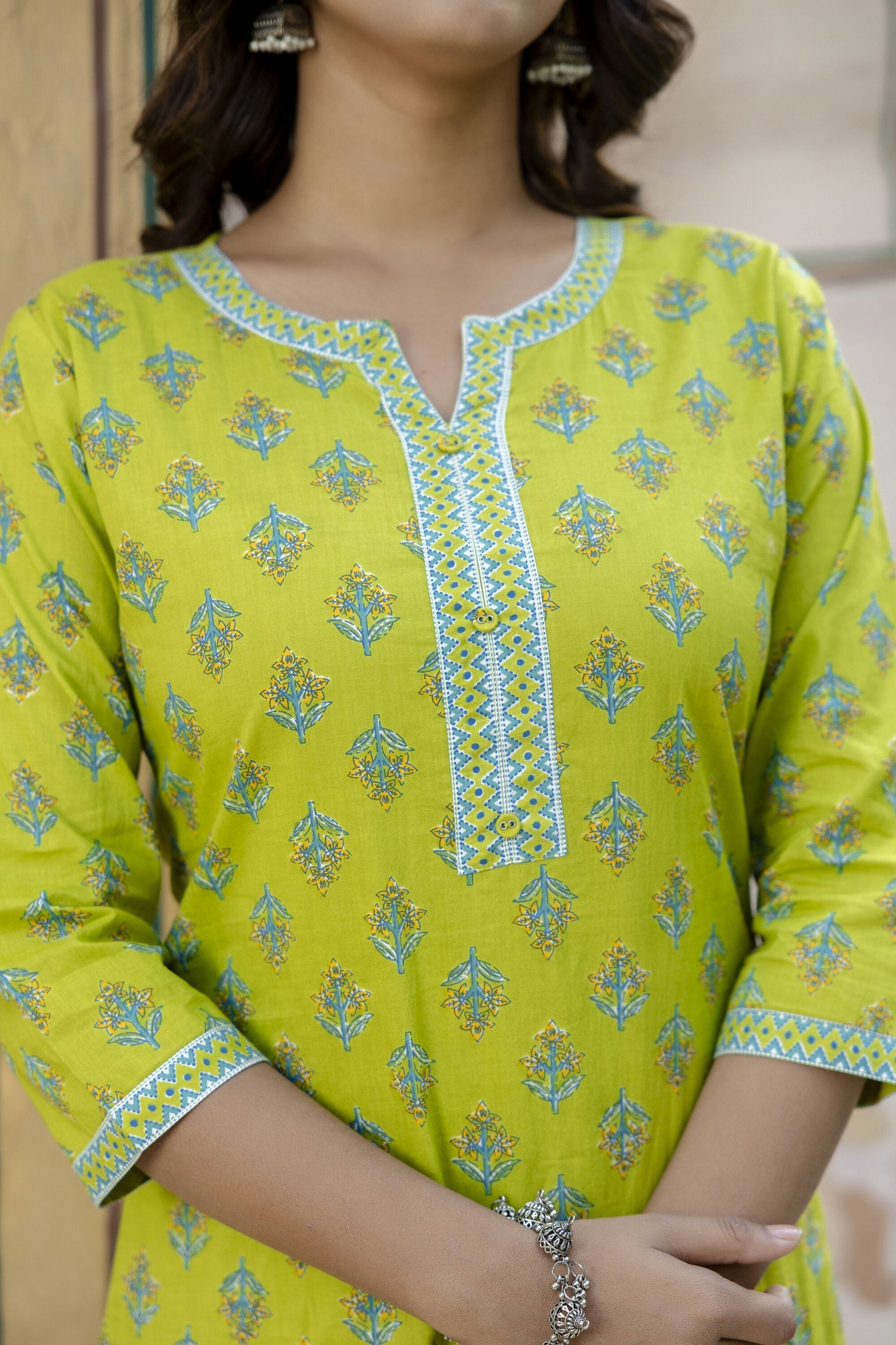 Women Green Ethnic Printed Straight Kurta With Trouser | LASVINI - Redefining Indian Fashion with Elegance