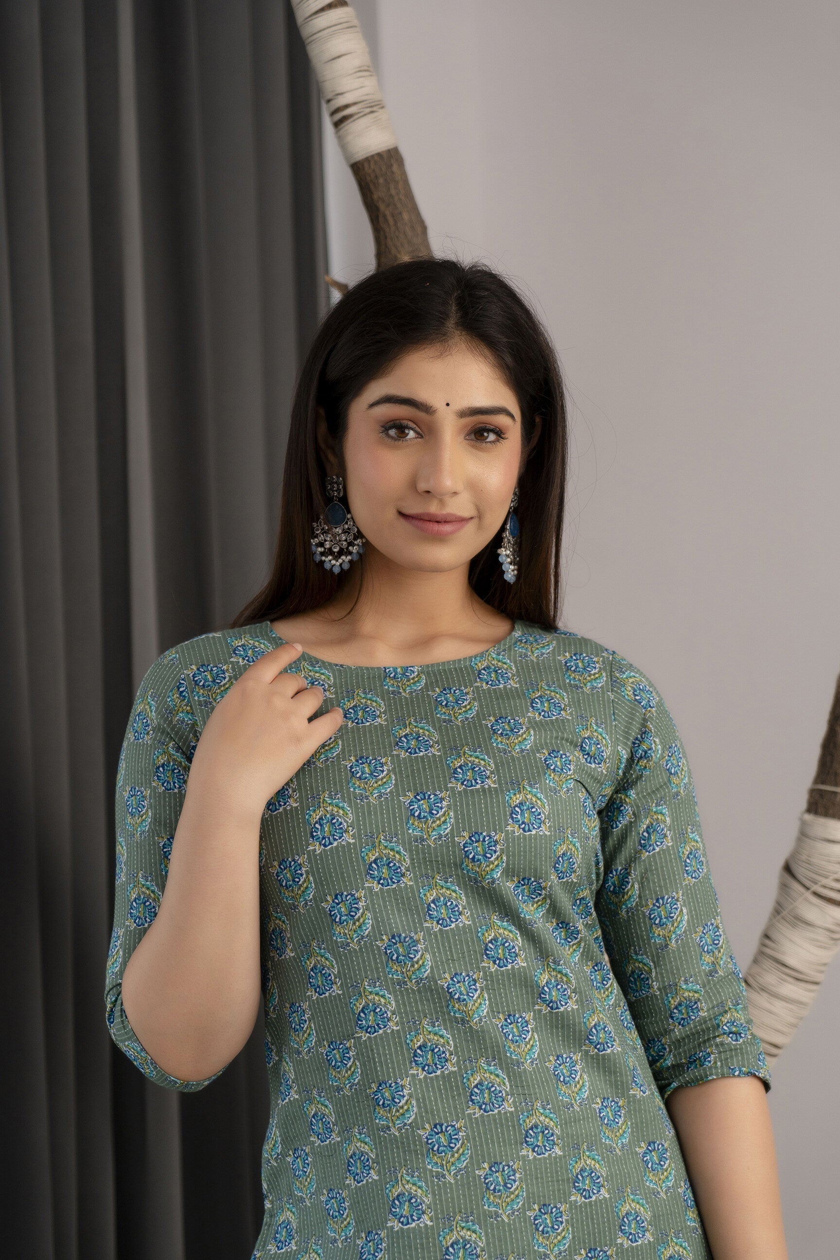 Women Green Ethnic Printed Straight Kurta With Three Quarter Sleeves | LASVINI - Redefining Indian Fashion with Elegance