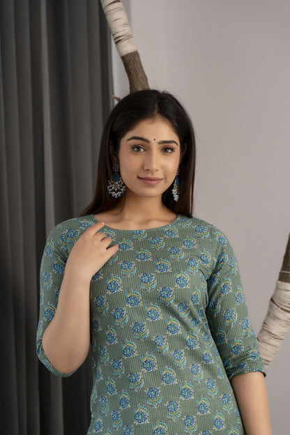 Women Green Ethnic Printed Straight Kurta With Three Quarter Sleeves | LASVINI - Redefining Indian Fashion with Elegance