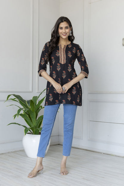 Women Black Straight Tunic With Three Quarter Sleeves | LASVINI - Redefining Indian Fashion with Elegance